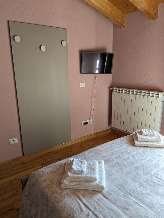 ヴァルディエーリ Constancia Trattoriaホステル エクステリア 写真