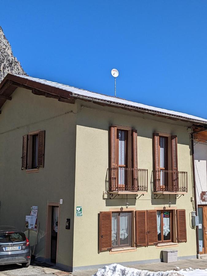 ヴァルディエーリ Constancia Trattoriaホステル エクステリア 写真